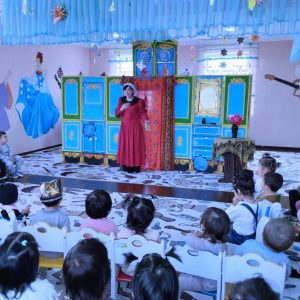 🎭 Jizzax viloyat Qo’g’irchoq teatri ijodiy guruhi Jizzax shahrida joylashgan ONMTMda bo’lishdi.