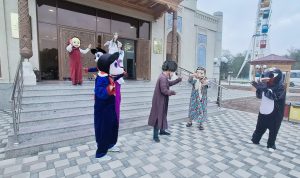 🎭 Jizzax viloyat qo’g’irchoq teatri ijodiy jamoasi Xorazmda.