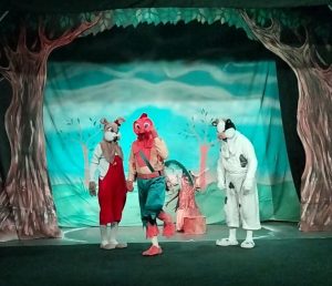 💥 Do‘stlik, mehr-oqibat va ezgulik g‘oyalari bilan sug‘orilgan ushbu sahna asari bolajonlarga quvonch ulashib, ularning qalbida iliq taassurotlar va unutilmas xotiralar qoldirdi.